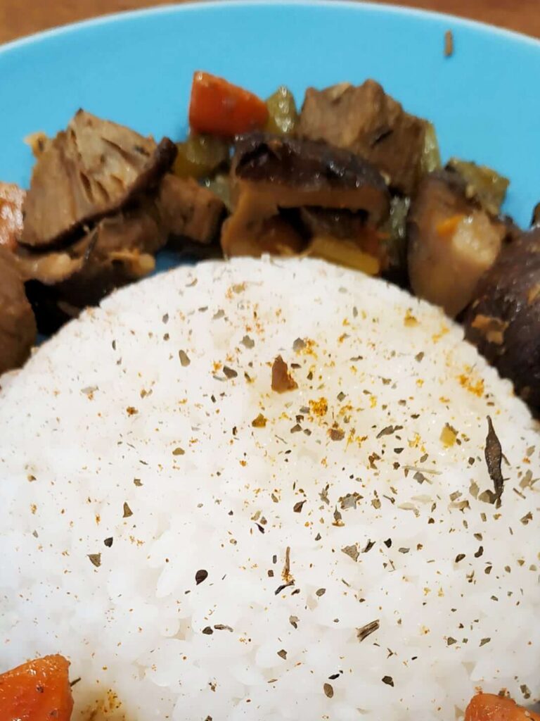 Тушеная говядина с грибами Шиитаки и овощами.
