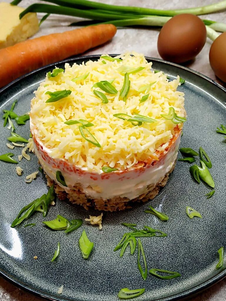 Как приготовить классический салат «Мимоза» и красиво подать его