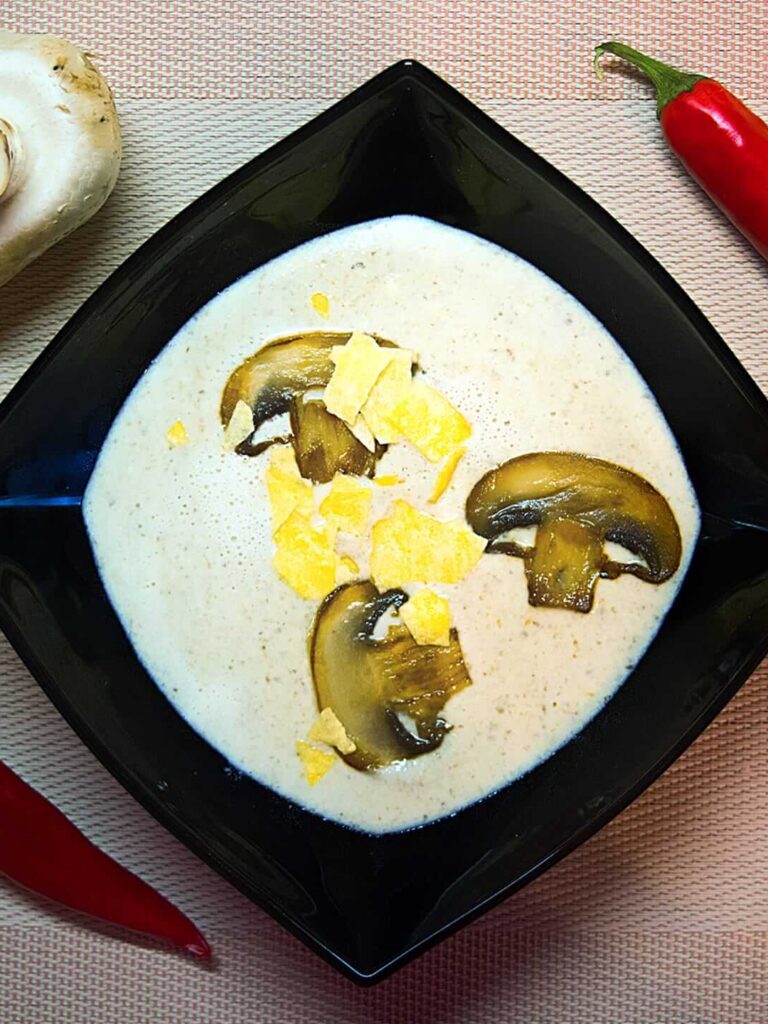 Сливочный суп с грибами и плавленным сыром