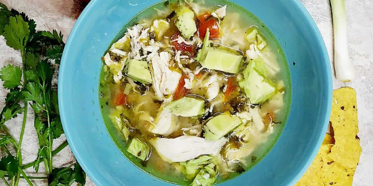 Домашний куриный суп с авокадо