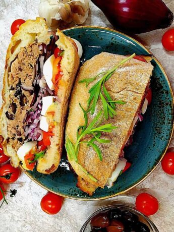 Французский сэндвич с тунцом Пан банья